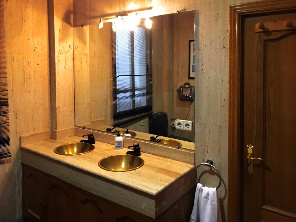 Bookingham ★Apartaments & Suites マドリード エクステリア 写真